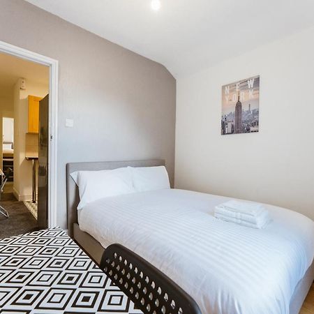 Mile End Double Rooms 86A Londres Exterior foto