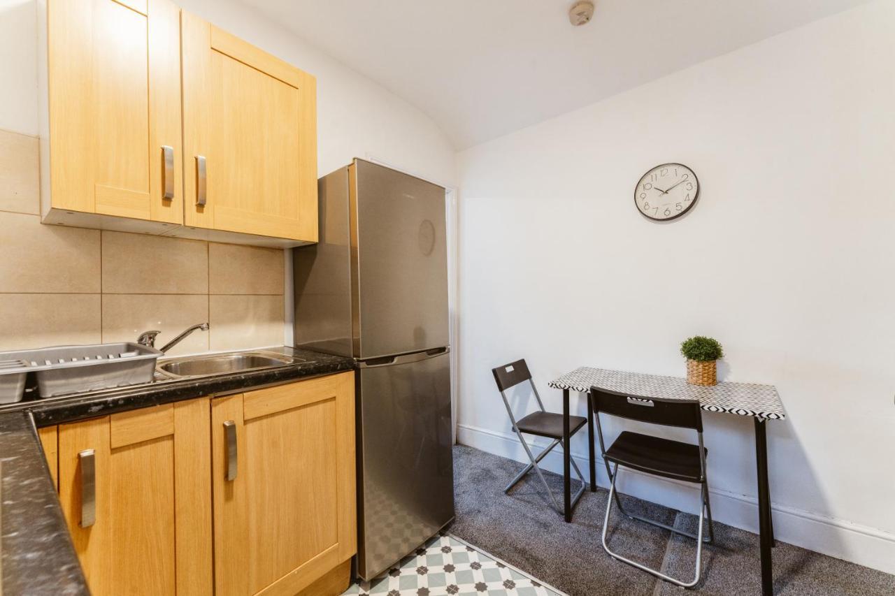 Mile End Double Rooms 86A Londres Exterior foto