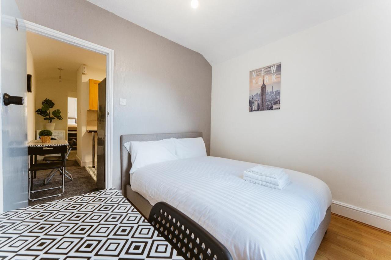 Mile End Double Rooms 86A Londres Exterior foto