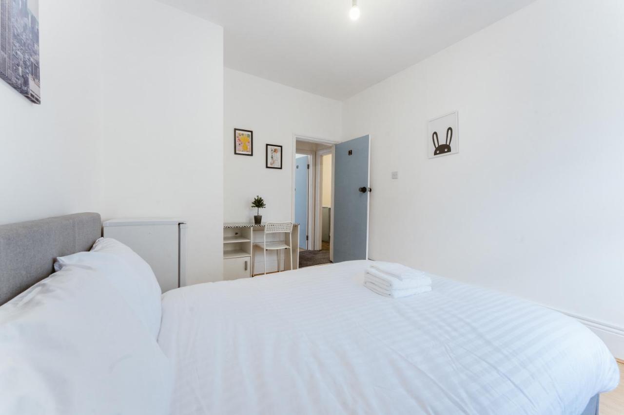 Mile End Double Rooms 86A Londres Exterior foto
